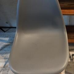 シェル型のチェア