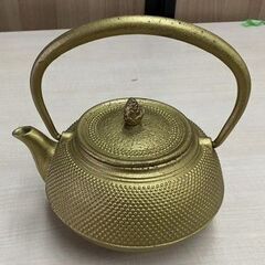 鉄瓶　南部鉄器？　黄金色　全高19㎝　20×16㎝　金運上昇　縁起物の画像