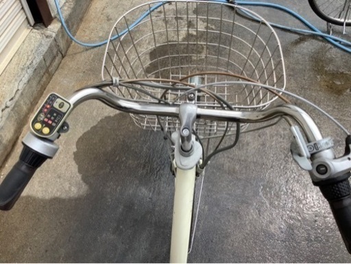 373  ブリヂストン新機種電動アシスト自転車BEUTE26インチアイボリーアルミボディー