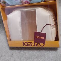 KENZO『ハンカチ＆ポーチ』ブリスターケース入り　未開封品の画像