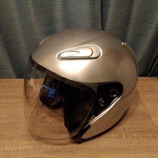 取引中［未使用]ジェットヘルメットシルバーメタリックエアロフォルムＭサイズ