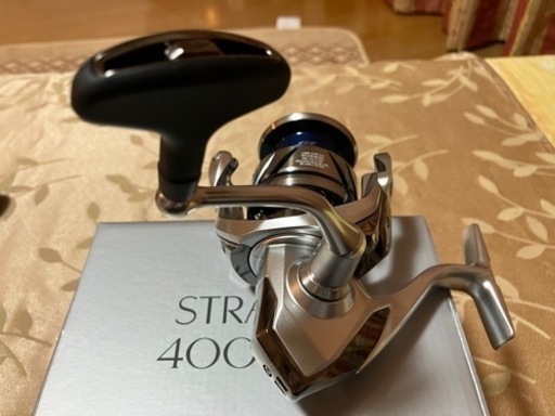 シマノ　23 ストラディック4000XG 新品未使用です。