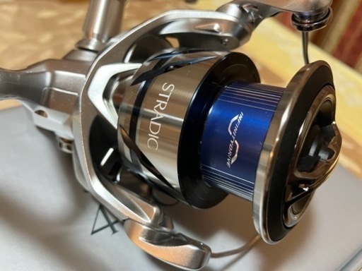 シマノ　23 ストラディック4000XG 新品未使用です。