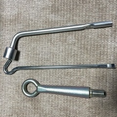 マツダ純正　パンク修理剤セット&車載工具の画像