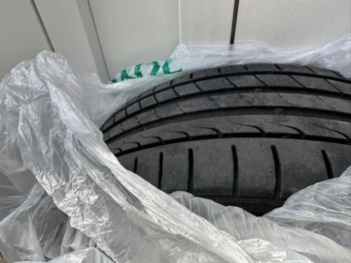 車のパーツ タイヤ、ホイール