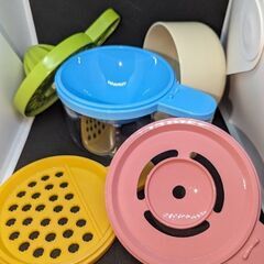 折りたたみテーブル、シトラスカッター、便利キッチンツールなどの画像