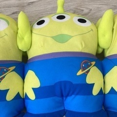 【ディズニー】リトルグリーンメン ３連 クッションの画像