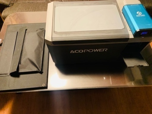 バッテリー内蔵式両開き18L冷蔵庫と90W折り畳みソーラーパネル
