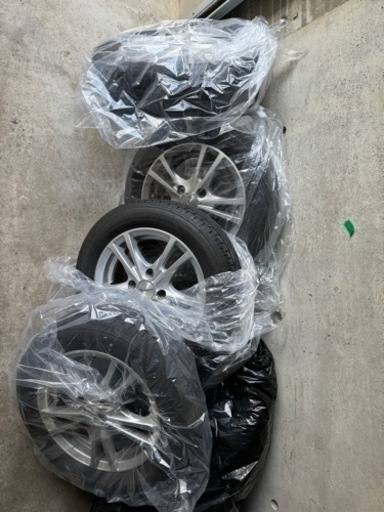車のパーツ タイヤ、ホイール