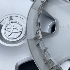 ハイエース純正ホイールキャップ4枚の画像