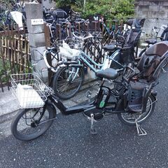 ｄ06🟢バカ良心的な電動自転車屋　🔴安心の無料保証；点検サービス付き  🔵土日もお子様と土足のまま、いろいろなタイプの電動自転車のご試乗可能です。  🌈２０インチ、チャイルドシート、２人乗り、３人乗り、１人乗り電動自転車  🔵後ろチャイルドシートをかごに変更して、１人乗りにもできます。  🔴電動自転車・リサイクル専門店　🔵　ご試乗をしてから、ご購入できます。  🔴バッテリーは新品の９０％以上の性能です。  🟣１回の充電で３０Ｋｍ以上走行可能でコンディション良好です。  🟢電動自転車、在