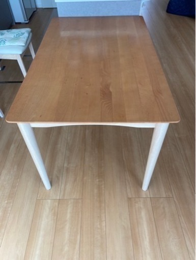 ダイニングテーブル