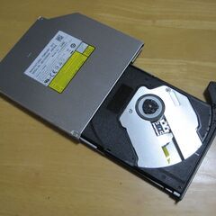 DVDマルチドライブ　ベゼル付き・外付けドライブ用USBコード付き　SATA厚さ12.5mm 動作品の画像