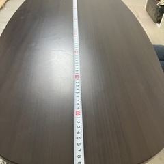 座椅子、テーブルの画像