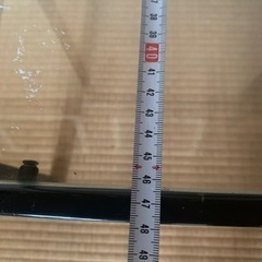 ガラス板のテーブルの画像