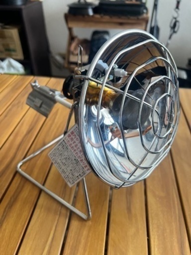 アウトドア　ガス缶ヒーター