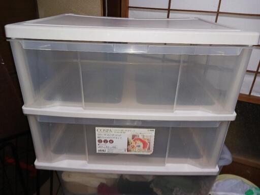 受渡決定衣装ケースとカラーボックス