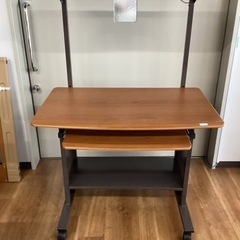パソコンデスク　￥2500【町田市再生家具】240022
