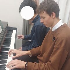 FREE GUITAR AND PIANO CLASSES 無料ギター、ピアノレッスンの画像
