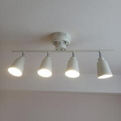 家電　ランプ　照明　4灯LEDシーリングライト　LEDライトつきの画像