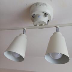 家電　ランプ　照明　4灯LEDシーリングライト　LEDライトつきの画像