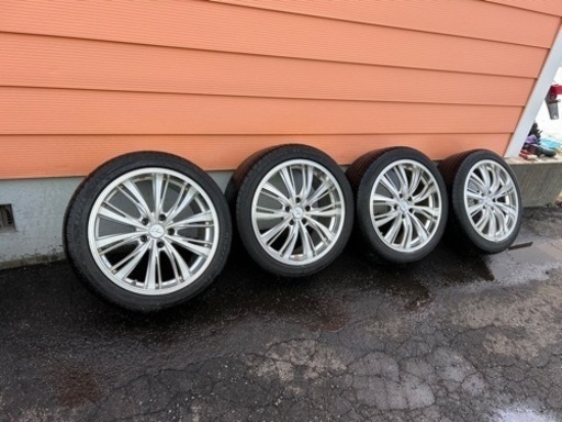 車のパーツ タイヤ、ホイール
