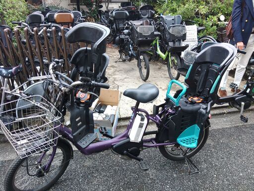 ｄ09?土日もお子様と土足のまま、いろいろなタイプの電動自転車のご試乗可能です。  ?２０インチ、チャイルドシート、２人乗り、３人乗り