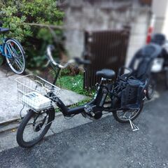 ｄ09🔵土日もお子様と土足のまま、いろいろなタイプの電動自転車のご試乗可能です。  🌈２０インチ、チャイルドシート、２人乗り、３人乗り、１人乗り電動自転車  🔴電動自転車・リサイクル専門店　🔵　ご試乗をしてから、ご購入できます。  🟢バカ良心的な電動自転車屋　🔴安心の無料保証；点検サービス付き  🔵後ろチャイルドシートをかごに変更して、１人乗りにもできます。  🔴バッテリーは新品の９０％以上の性能です。  🟣１回の充電で３０Ｋｍ以上走行可能でコンディション良好です。  🟢電動自転車、在の画像