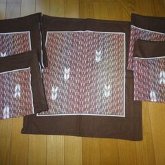 座布団五枚セットと　西川産業の座布団カバー５枚　の画像