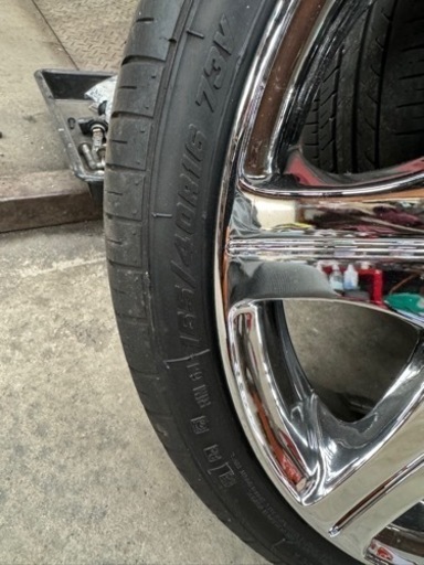 車のパーツ タイヤ、ホイール