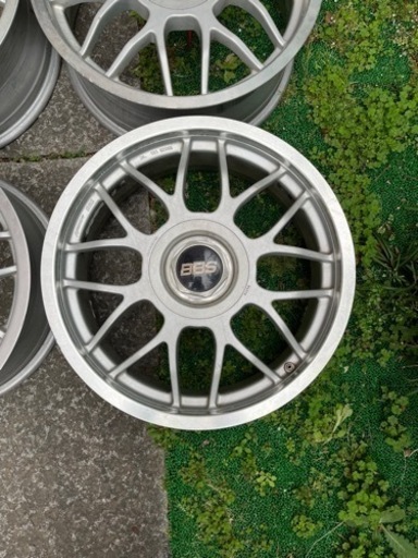 車のパーツ タイヤ、ホイール