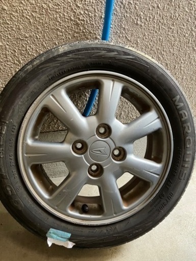 車のパーツ タイヤ、ホイール