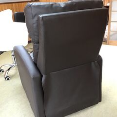 サロン用リクライニングチェア。マツエクやアイブロウフェイシャルエステ等の画像