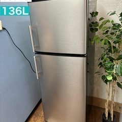 I714 🌈 2020年製の美品♪ アズマ 冷蔵庫 (136L)...