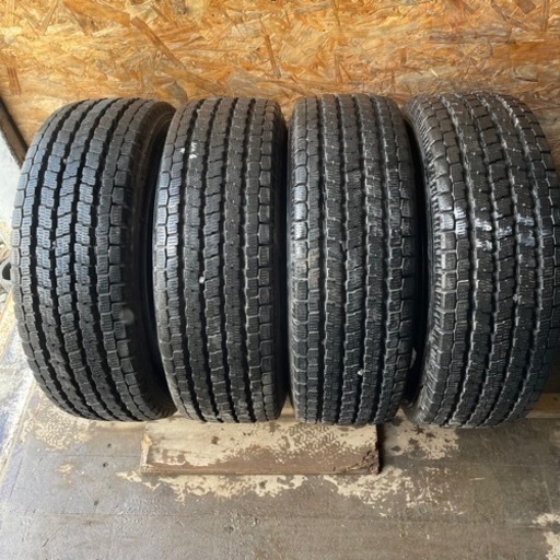 バリ山　YOKOHAMA ヨコハマ　IG91 215/60R15.5 スタッドレス　タイヤ　2015年製 15.5インチ　引き取り歓迎