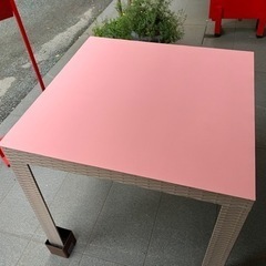 ガーデンテーブル　マット付きの画像