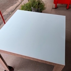 ガーデンテーブル　マット付きの画像