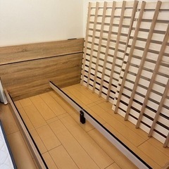 ダブルベッド　ナチュラルの画像