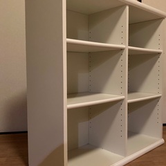 【美品】シンプルなホワイトカラーのブックシェルフです