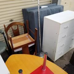 第３弾　本日も開催します！　どれも無料で差し上げます！　家具　テーブル　棚　椅子　照明　パソコンデスク　ゴミ箱　タンス　工具　１人用バーベＱコンロ　ミニスキーの画像