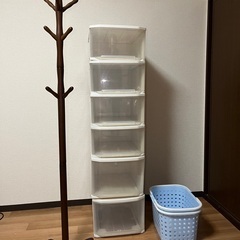 机、衣装ケース、ラック、カゴセットの画像