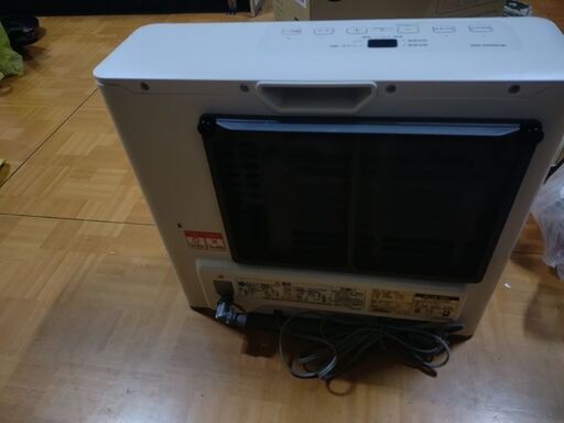 都市ガス　ファンヒーター　木造6畳用　冬2年のみ使用　日本製 ガスホース付き　土日に連絡なければ処分します