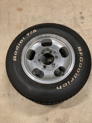 ハイエース　タイヤ、ホイール４本セット