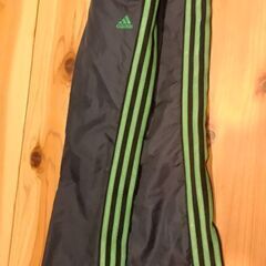 【値下げしました！】キッズ　adidas　スポーツパンツ　150サイズの画像