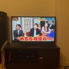 テレビとテレビ台の画像