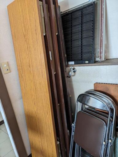 会議用テーブル、折り畳み椅子　家具