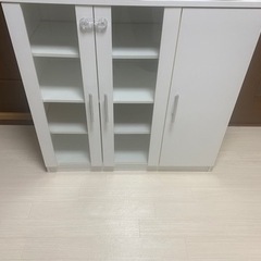 食器棚　4月6日土曜日　午前中引き取りに来れる方限定