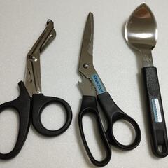 SUNFUNNY　Doltown 調理器具　4点セット（キッチンハサミ　栓抜き、パン切り、スプーン）＋ハサミ　5個の画像