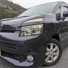 8人乗り♪月々1.2万円〜分割払い可❗️車検2年付き！大人気☆トヨタ ヴォクシー☆HDDナビ付き☆走行中DVD観れます☆ETC付き☆電動スライドドア付き☆ドライブレコーダー付きのフル装備☆事故修復歴無し☆車内広々三列シート‼️   の画像