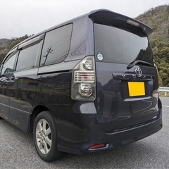 8人乗り♪月々1.2万円〜分割払い可❗️車検2年付き！大人気☆トヨタ ヴォクシー☆HDDナビ付き☆走行中DVD観れます☆ETC付き☆電動スライドドア付き☆ドライブレコーダー付きのフル装備☆事故修復歴無し☆車内広々三列シート‼️   の画像